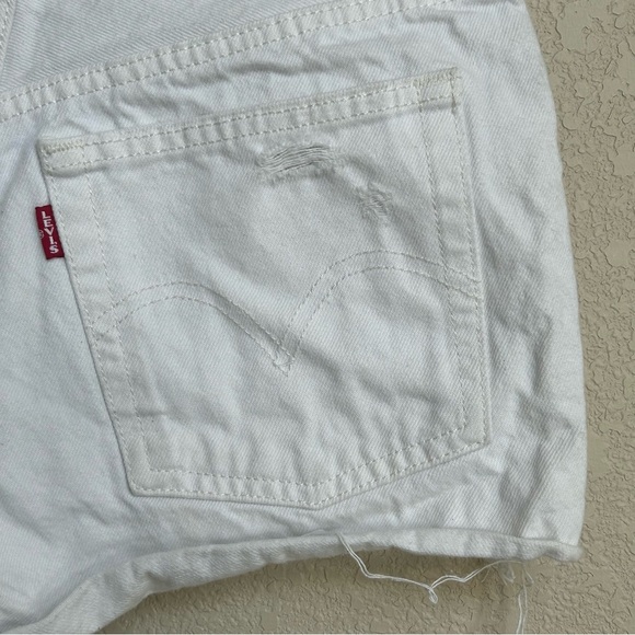 Levi’s 501 Women’s W25 White Distressed Cutoff Denim Shorts Raw Hem Button Fly - Picture 7 of 10
